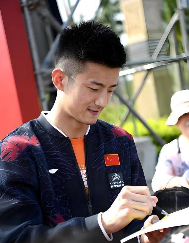 开云体育平台APP-泰国羽毛球队逆转丹麦羽毛球队，谌龙高光表现