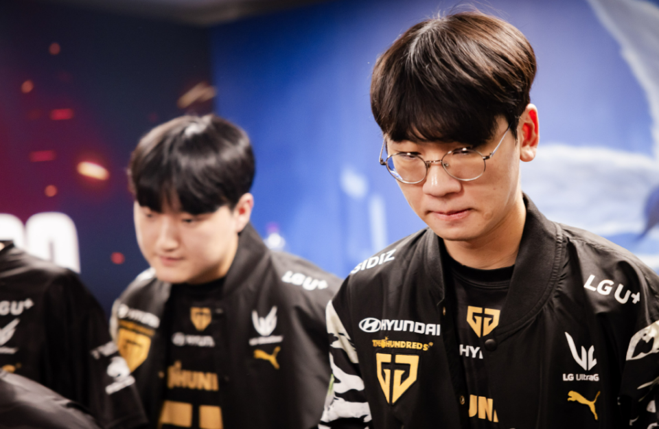 BLG险胜HKA，Peanut惊艳世界