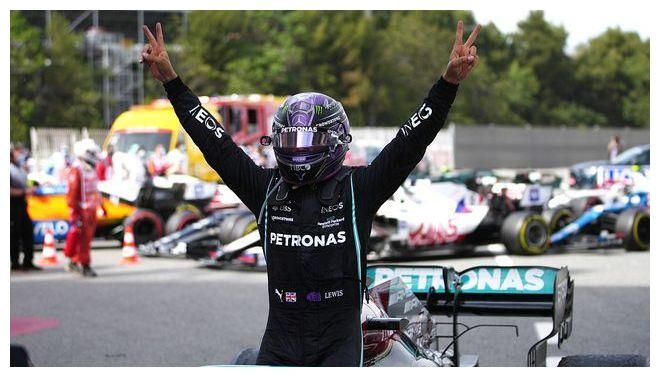 阿斯顿马丁鏖战红牛二队，拉塞尔高光表现