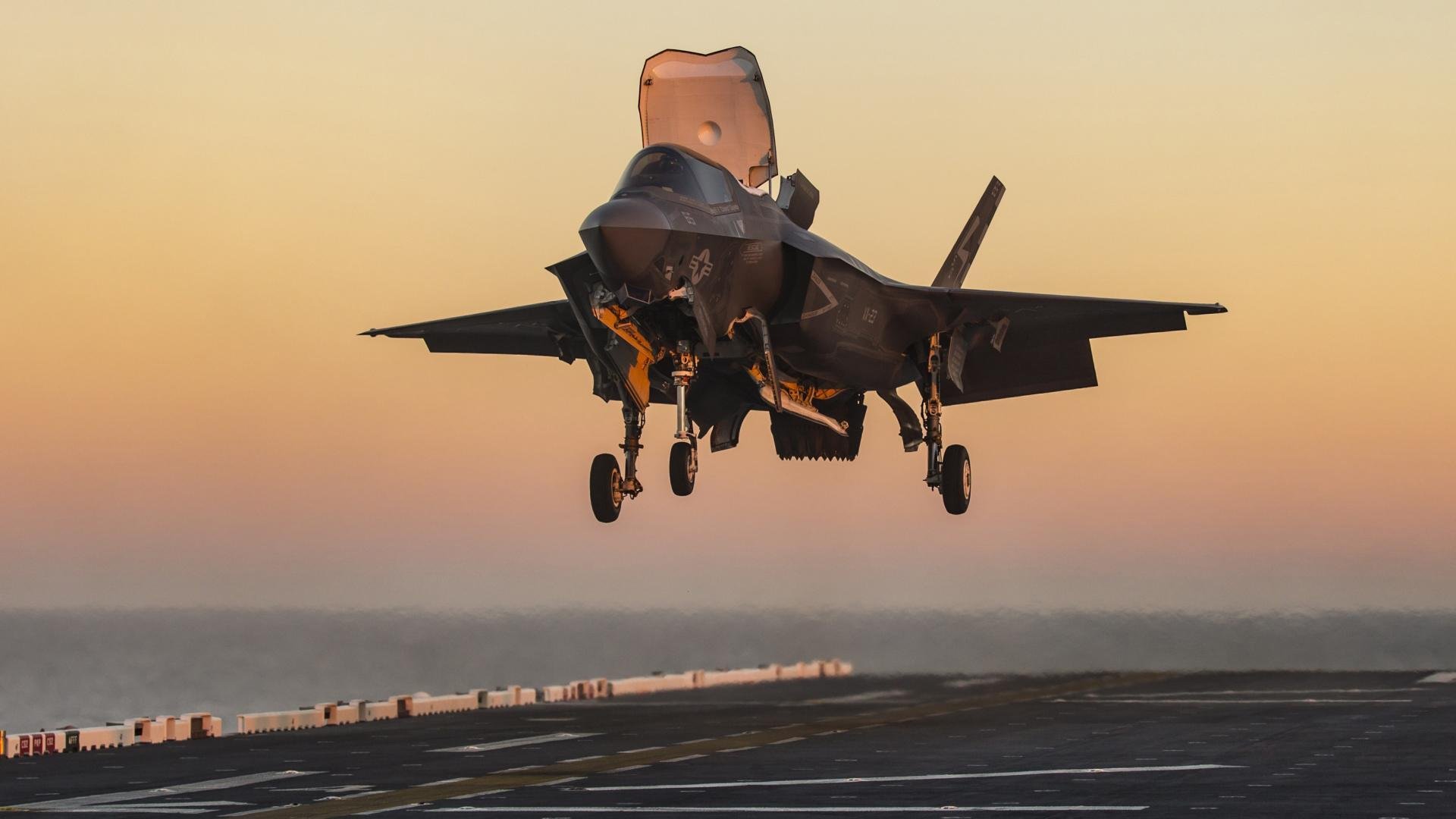 绿茵风暴眼，拉亚爆发背后的荷伊巅峰对决启示录